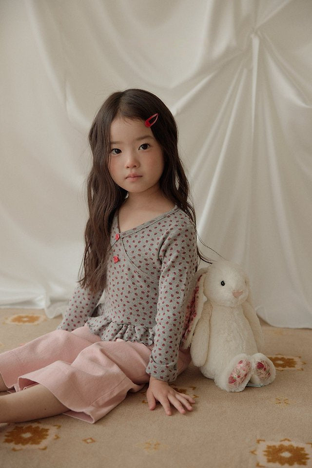 [PRE-ORDER] Mini Strawberry Long Sleeve Tee