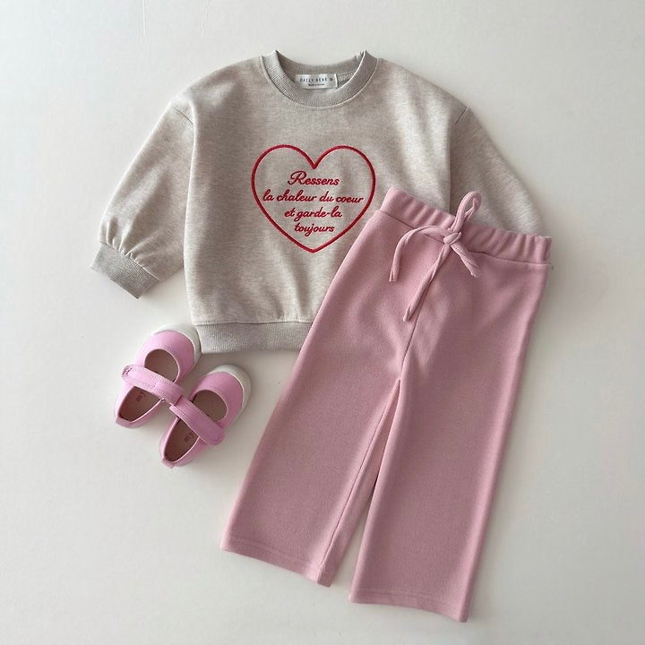 [PRE-ORDER] Heart Embroidered Sweatshirt