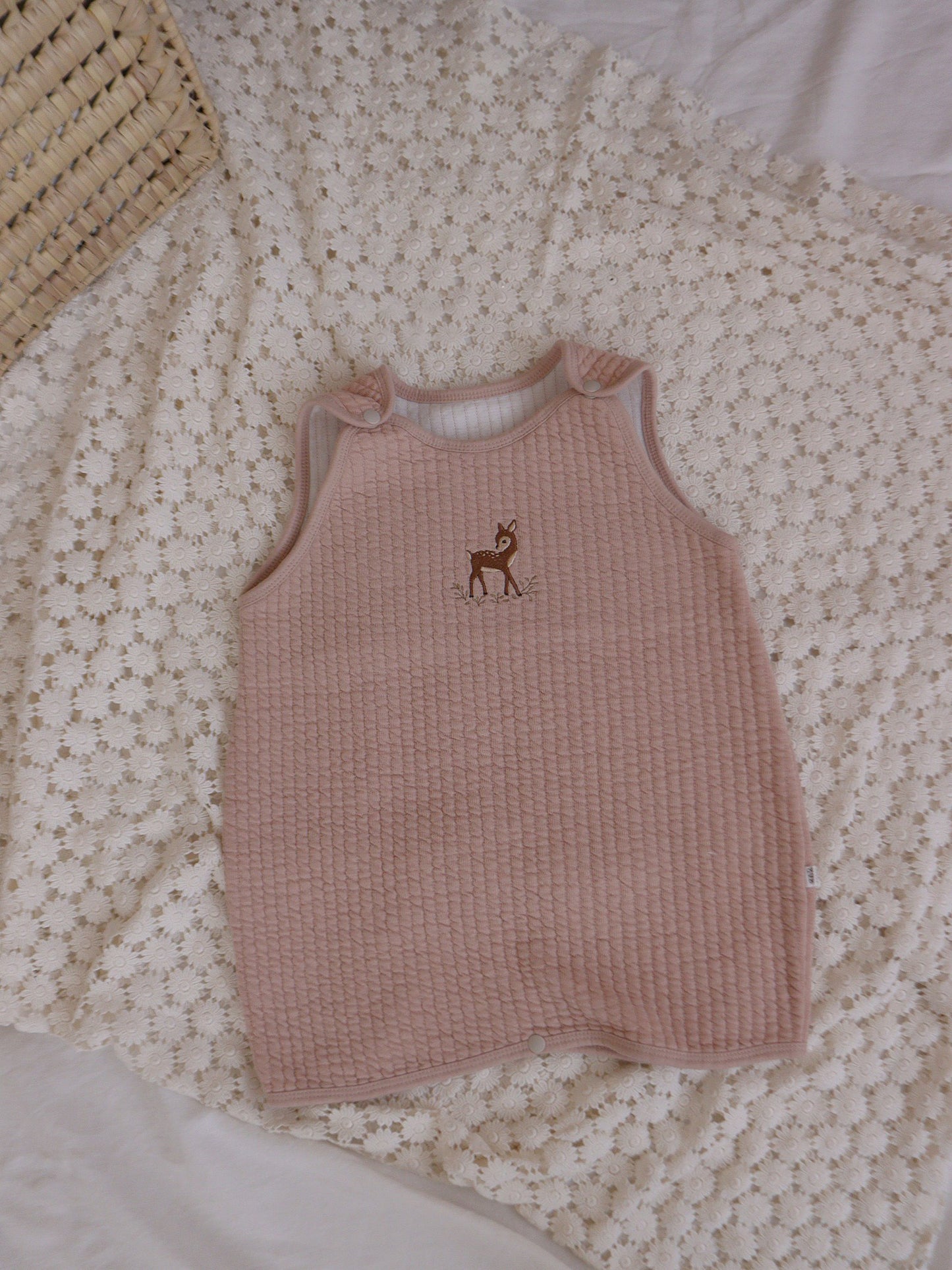 [PRE-ORDER] Deer Sleeping Vest
