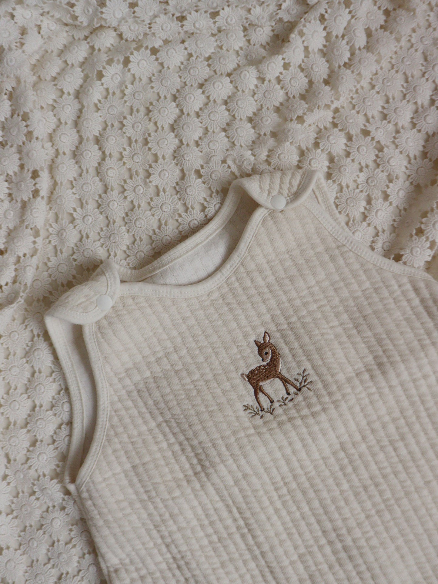 [PRE-ORDER] Deer Sleeping Vest