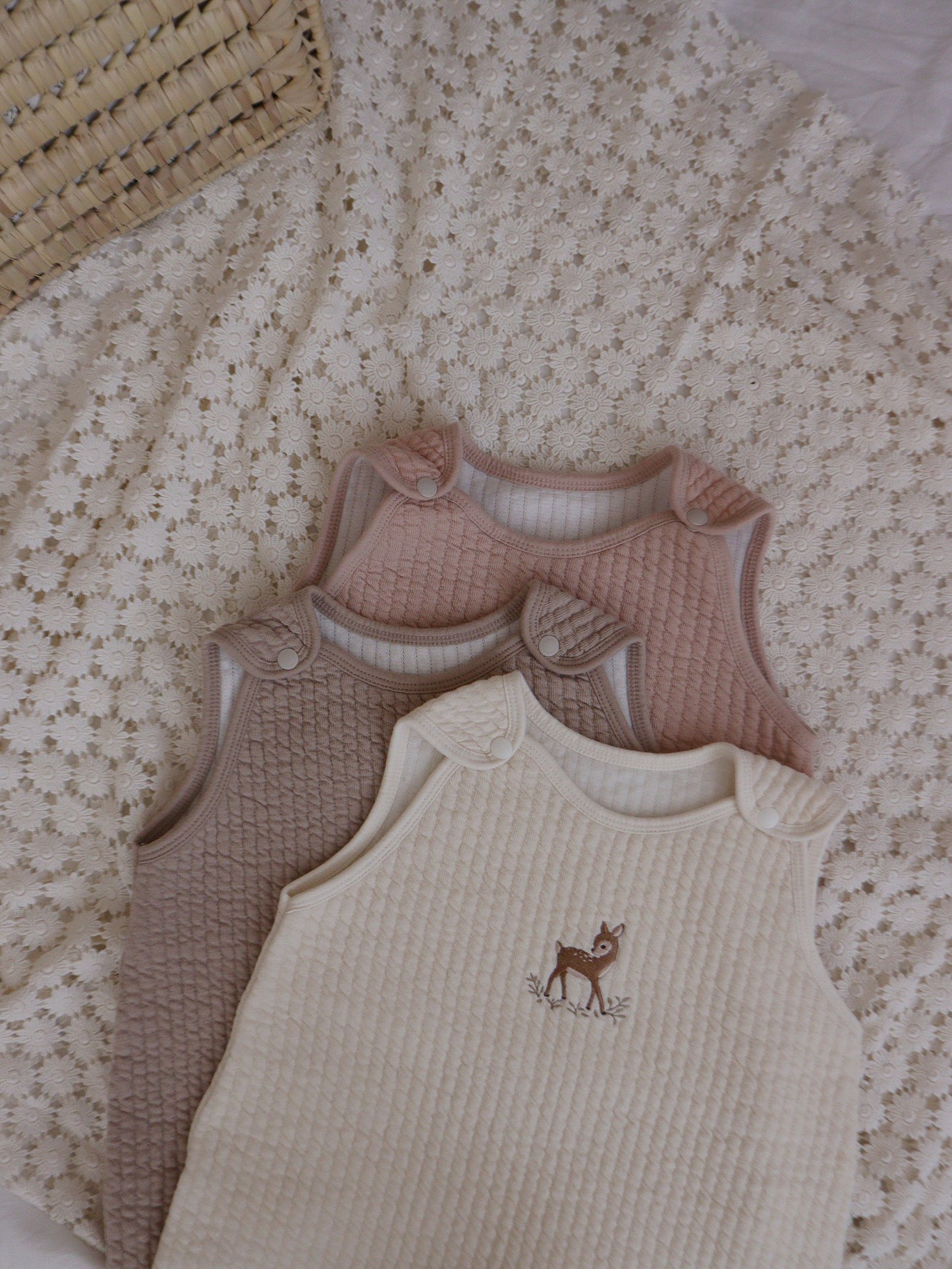 [PRE-ORDER] Deer Sleeping Vest